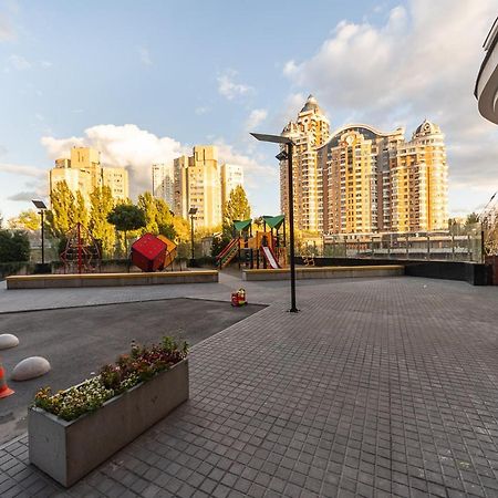New Building Near Arena City Lesi Ukrainky 7A Kiev Buitenkant foto