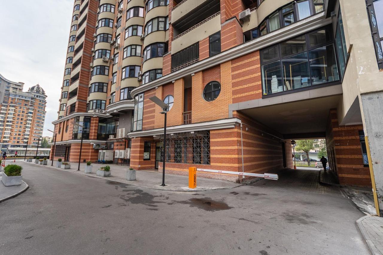 New Building Near Arena City Lesi Ukrainky 7A Kiev Buitenkant foto