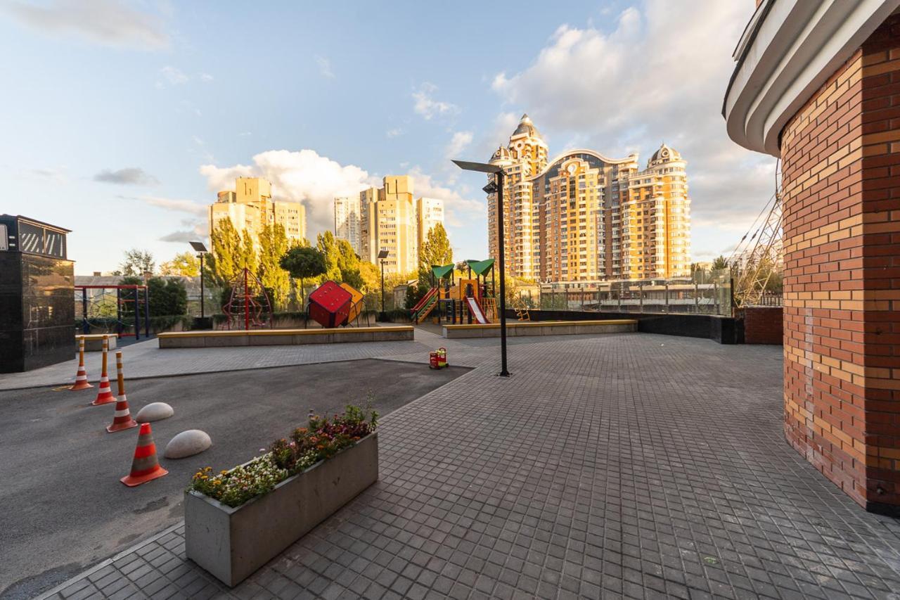 New Building Near Arena City Lesi Ukrainky 7A Kiev Buitenkant foto